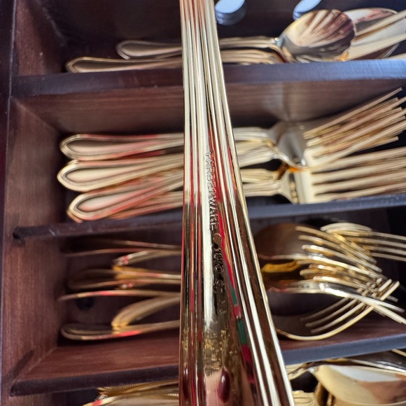 Luxurious Gold Flatware Set